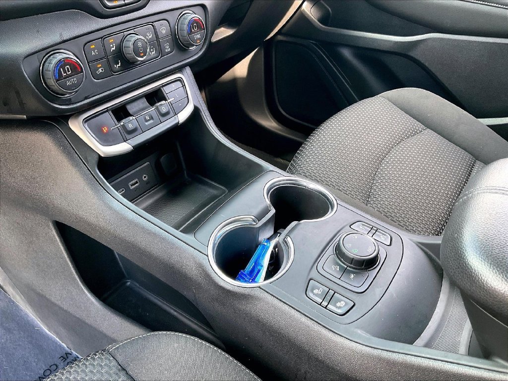 Used 2022 Silver GMC SLE image 19