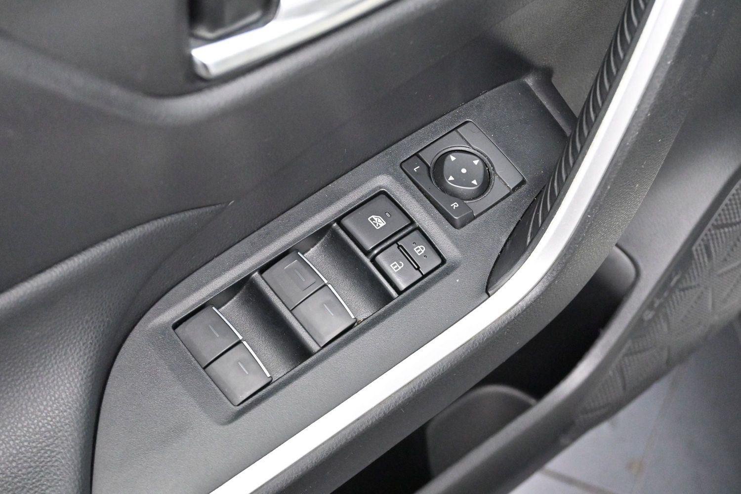 Used 2022 White Toyota XLE image 10