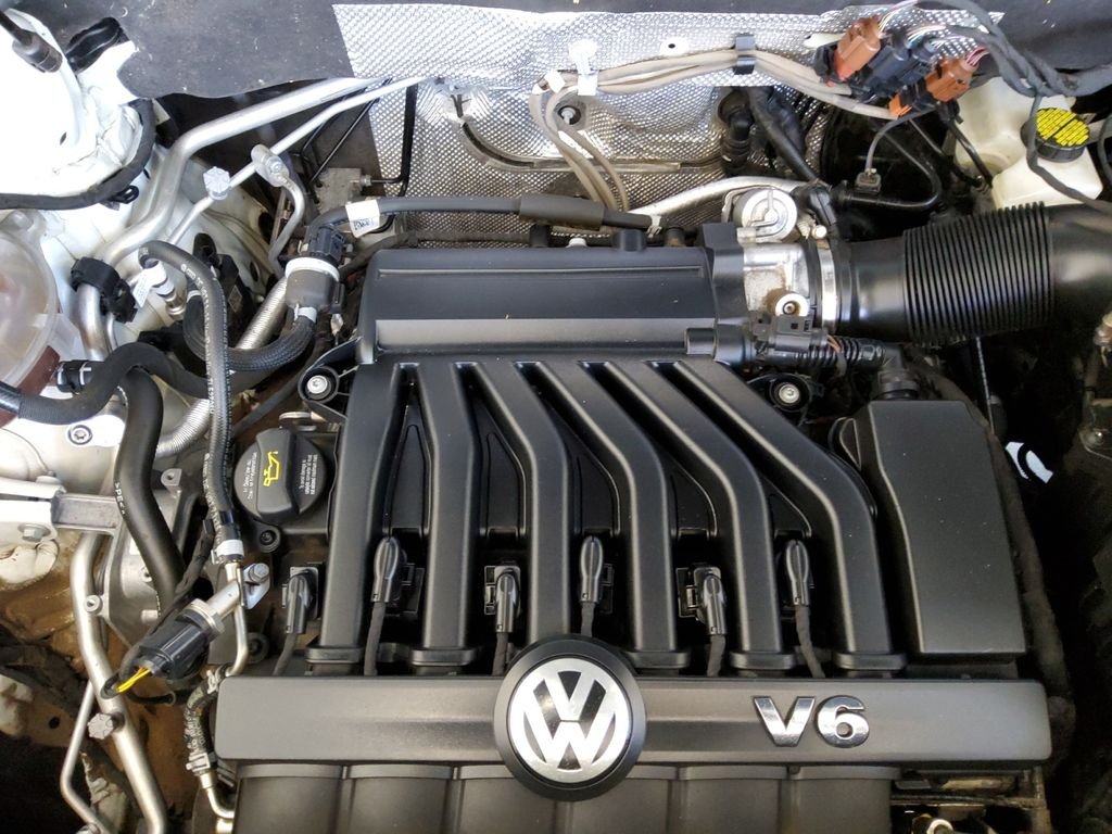 Used 2023 White Volkswagen 3.6L V6 SE w/Technology image 21