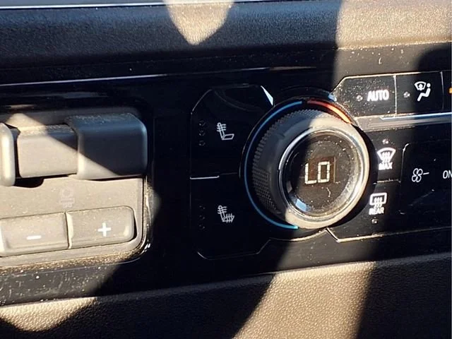 Used 2025 Summit White Chevrolet LT image 10