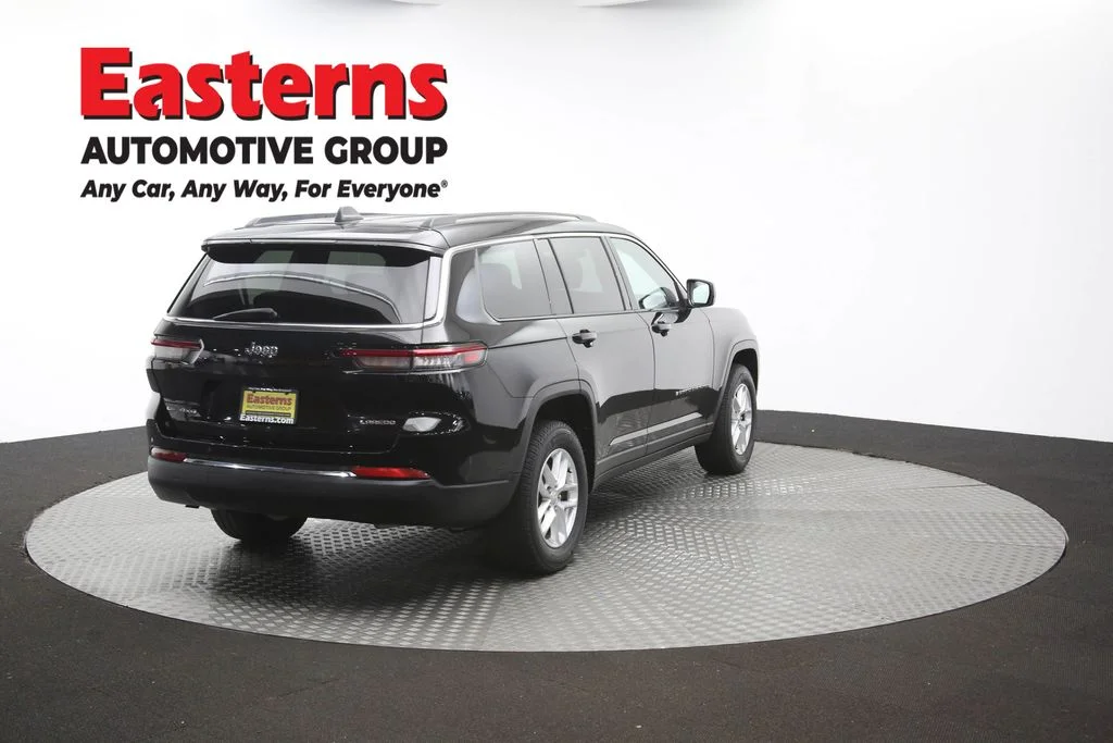 Used 2022 Black Jeep Laredo image 40