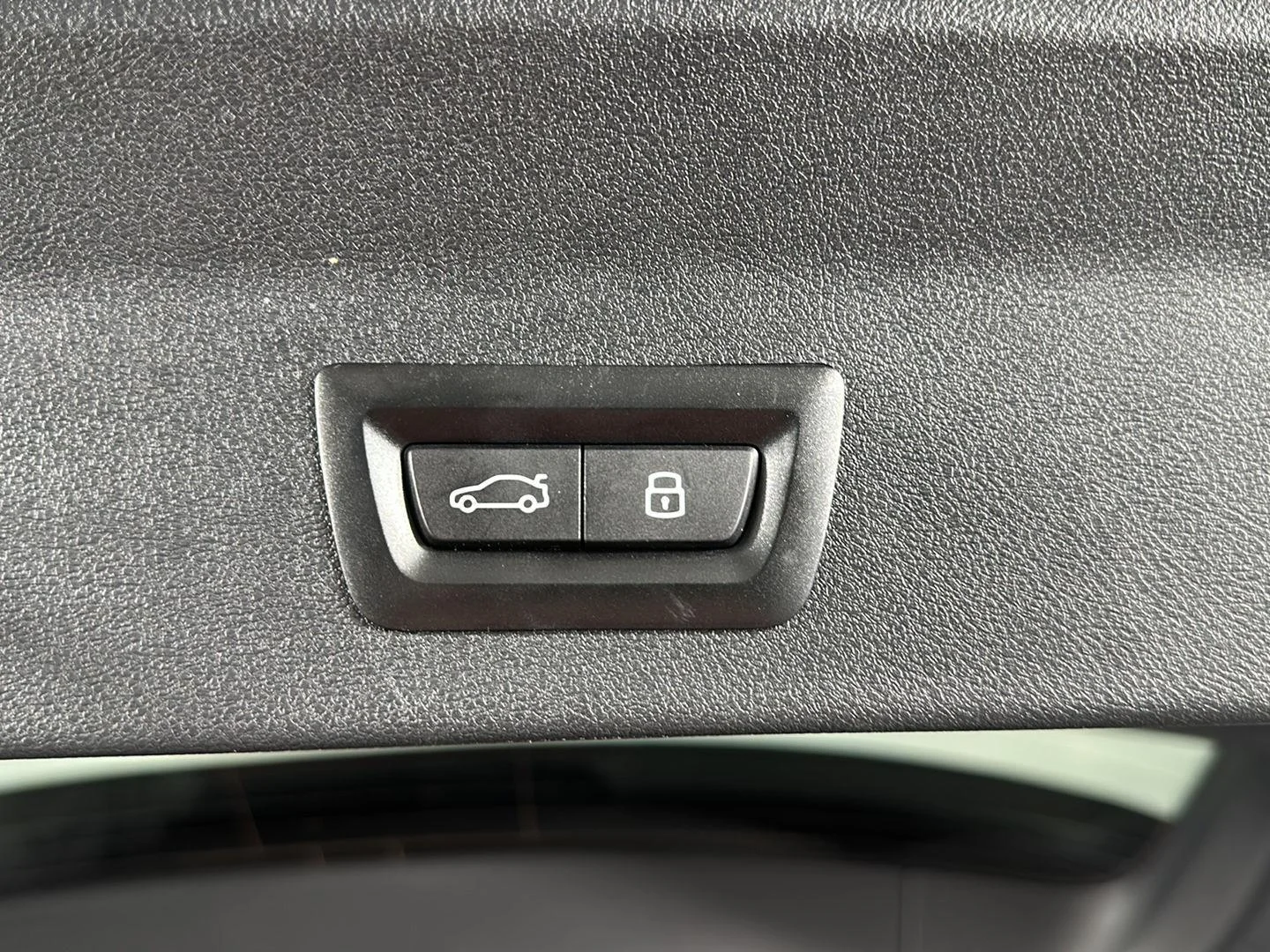 Used 2023 Dark Graphite Metallic BMW xDrive30i image 30