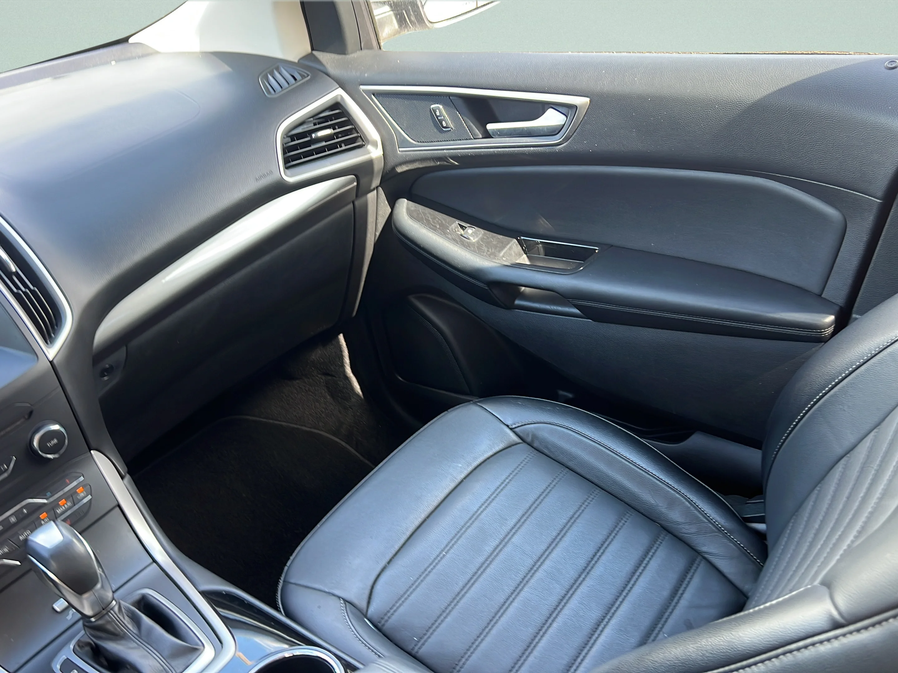 Used 2017 White Platinum Clearcoat Metallic Ford SEL image 13