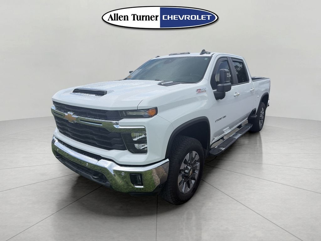 Used 2025 White Chevrolet LT image 2
