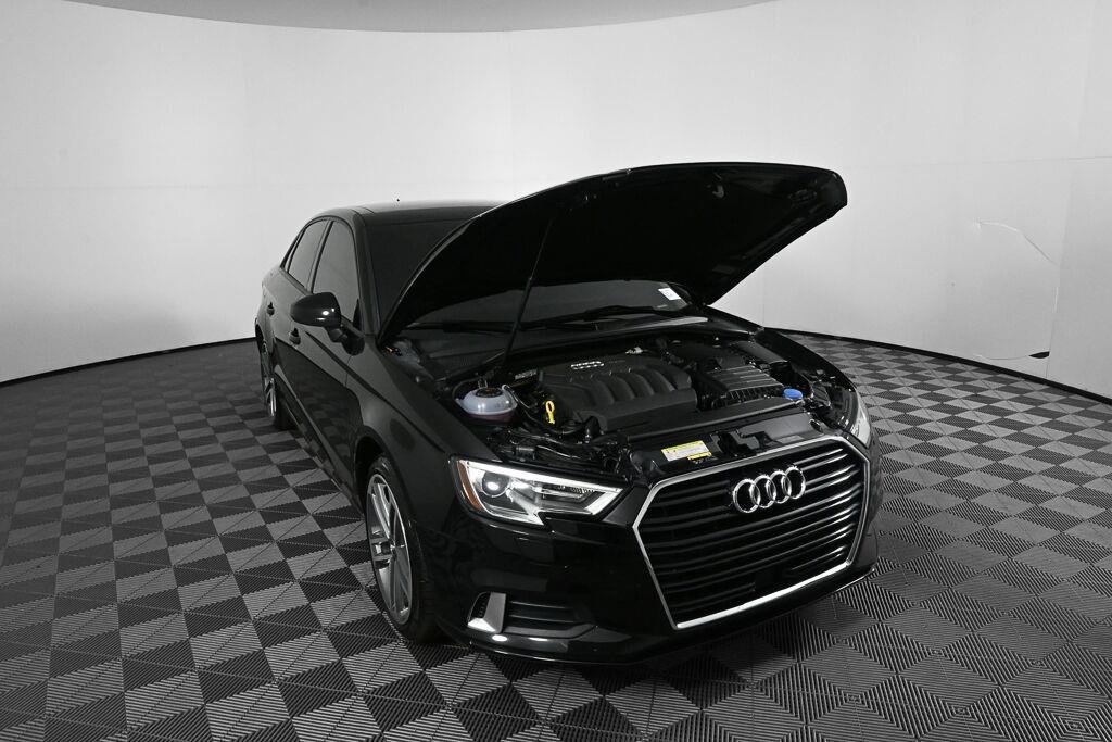 Used 2018 Brilliant Black Audi Premium image 31