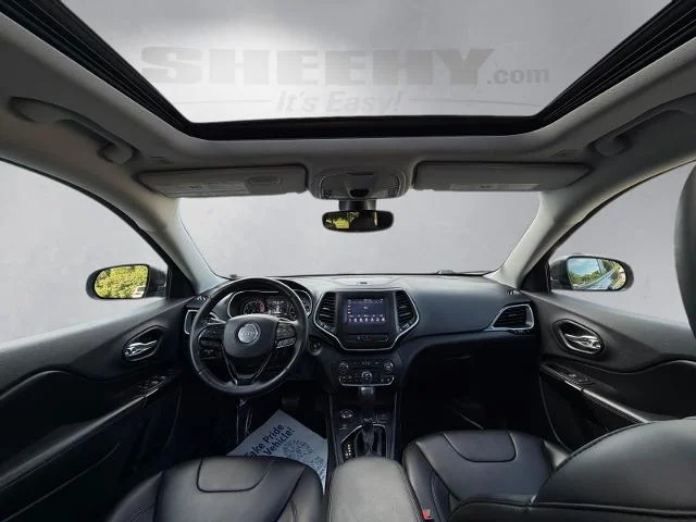 Used 2019 Granite Crystal Clearcoat Metallic Jeep  image 3