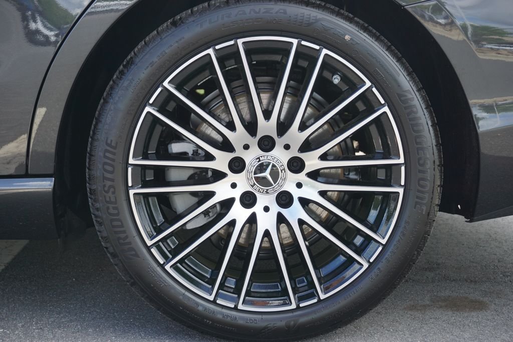 Used 2025 Graphite Gray Metallic Mercedes-Benz C 300 image 19