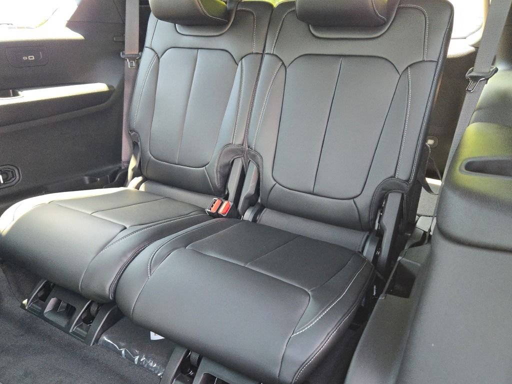 New 2026 Baltic Gray Metallic Clearcoat Jeep Limited image 20