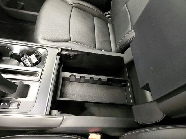 Used 2024  Ford Lariat image 32