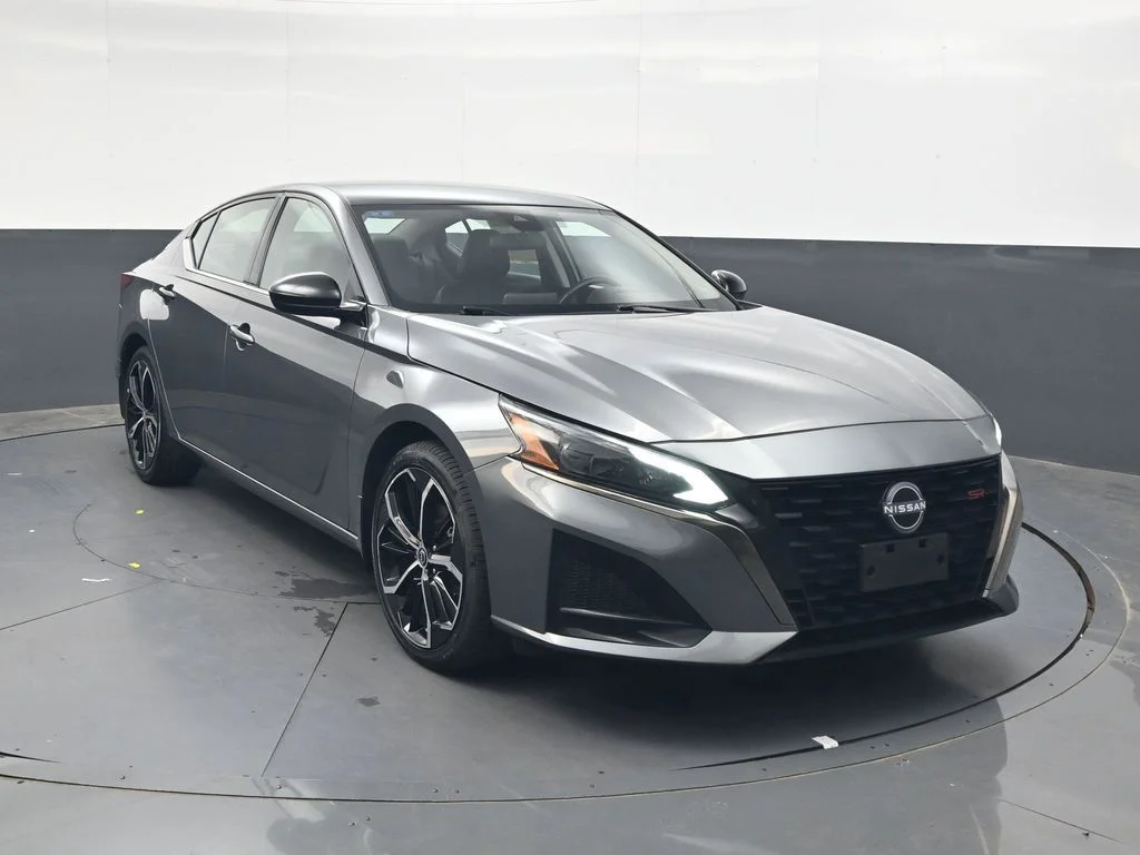 Used 2025 Gray Nissan 2.5 SR image 2
