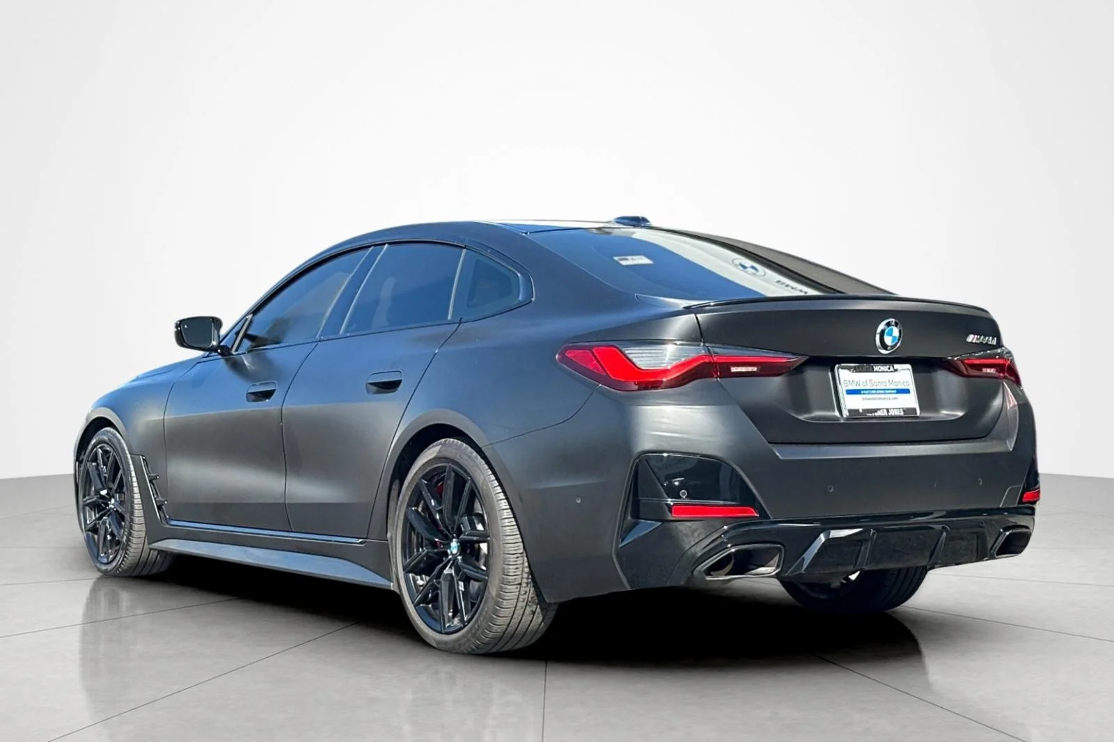 Used 2024 Black Sapphire Metallic BMW M440i image 3