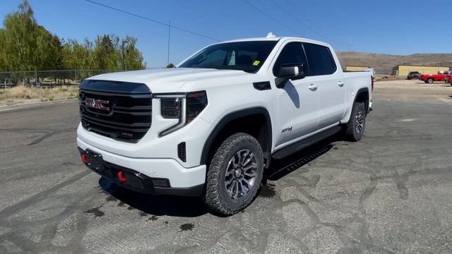 Used 2022 Summit White GMC AT4 image 4