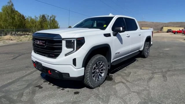 Used 2022 Summit White GMC AT4 image 4