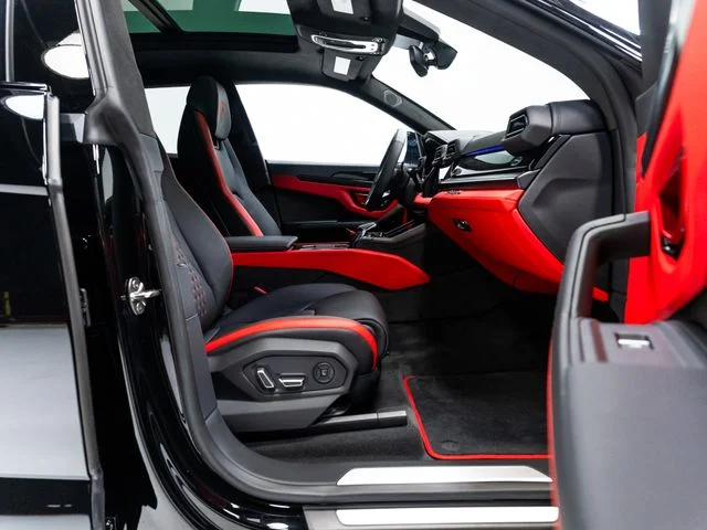 Used 2025 Black Lamborghini SE image 37