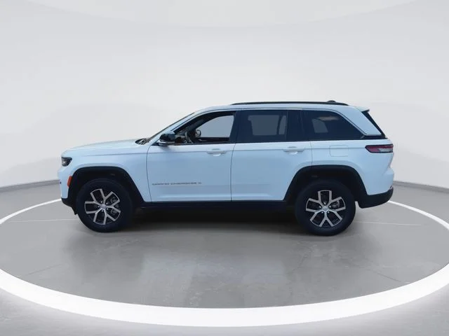 Used 2025 White Jeep Limited image 5