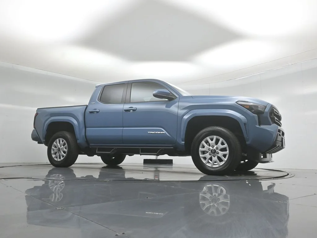 Used 2026 Blue Toyota SR5 image 3
