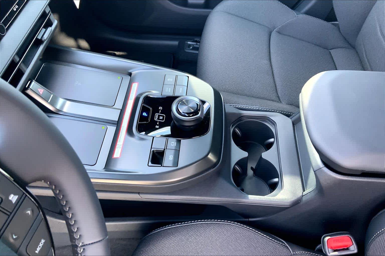 2026 Toyota C-HR SE - Photo 7