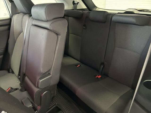 Certified Used 2025 WIND CHILL PEARL Toyota  image 13