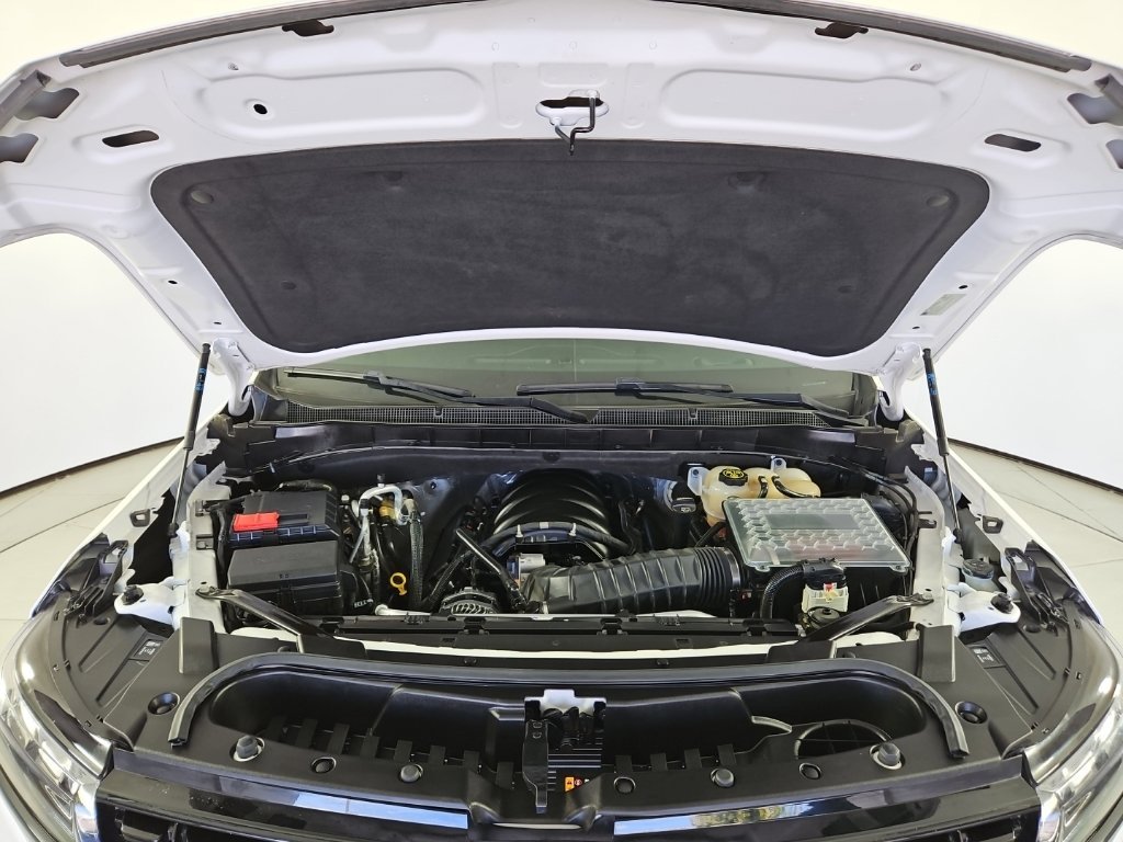 Used 2023 Pearl Chevrolet RST image 6