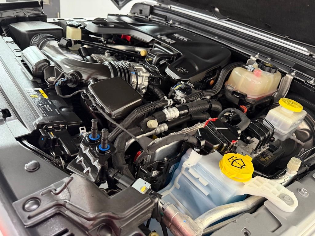 Used 2018 Silver Jeep Sport S image 8