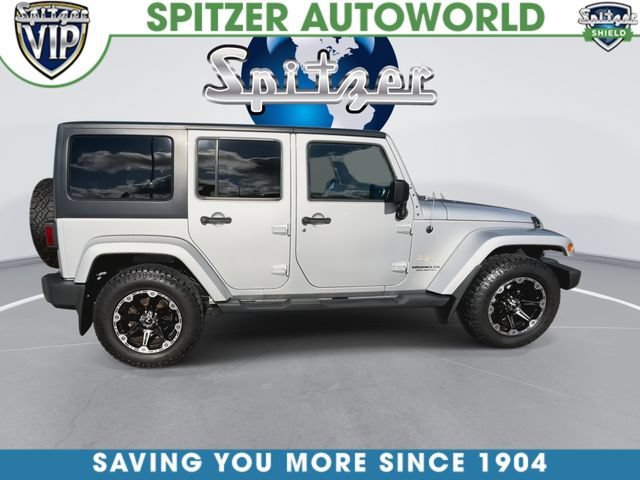 Used 2011 Silver Jeep Sahara image 9