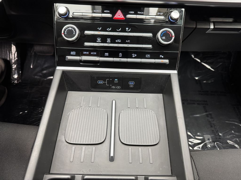 Certified Used 2025 White Hyundai SE image 20