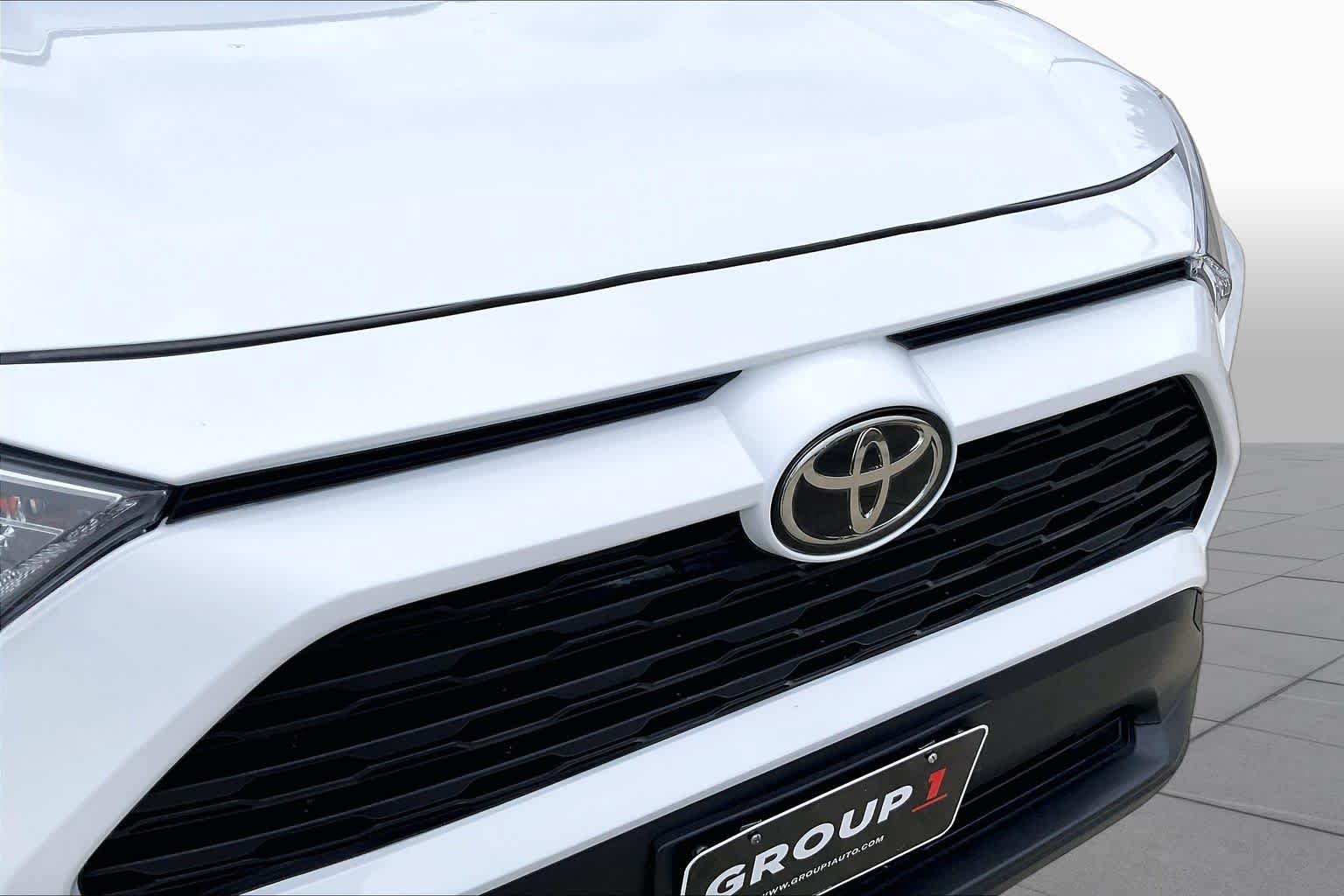 Used 2021 Super White Toyota XLE image 30