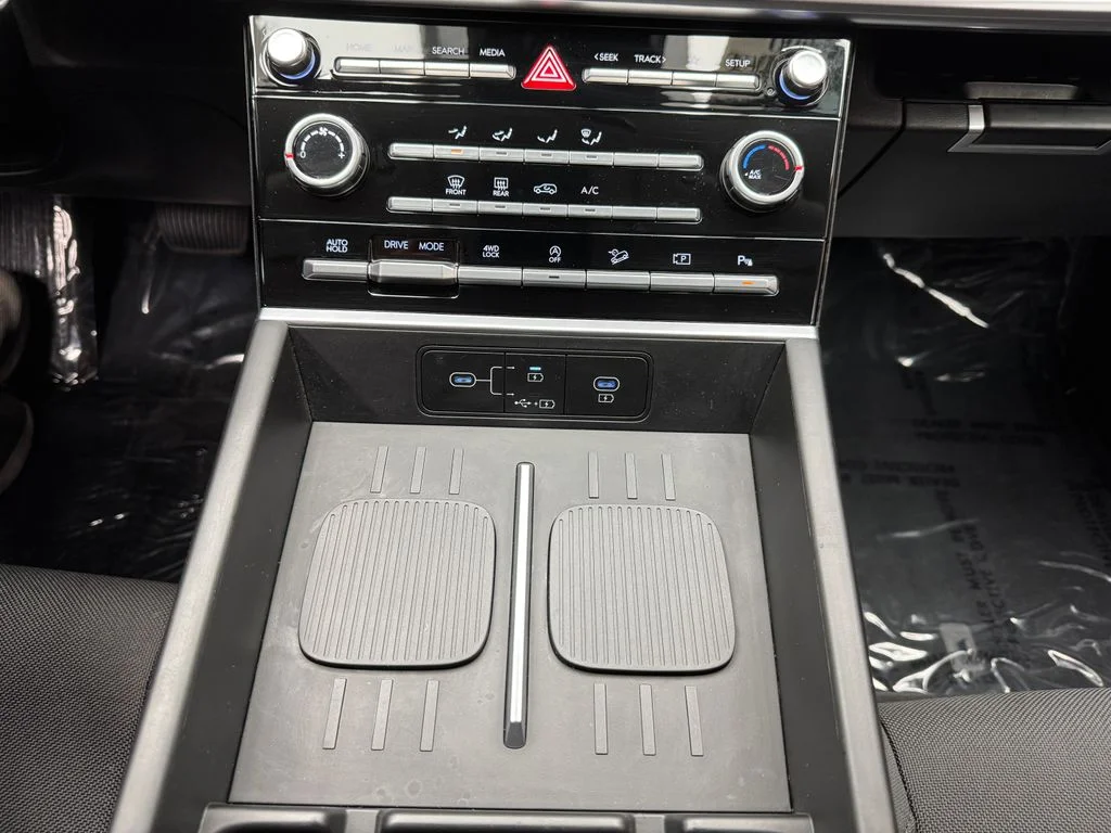 Certified Used 2025 White Hyundai SE image 20