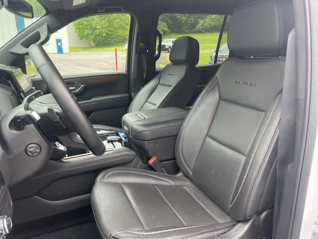 Used 2025 White GMC Denali image 12
