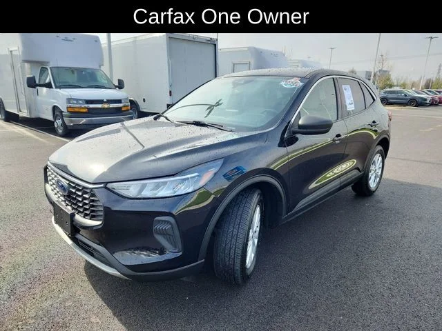 Used 2023 Black Ford Active image 3