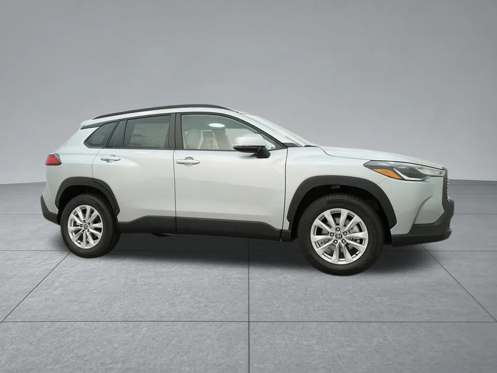 Used 2022 Silver Toyota LE image 31