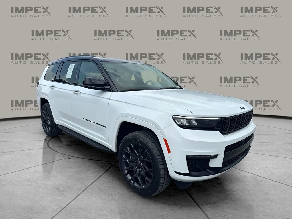 Used 2024 White Jeep Summit image 4