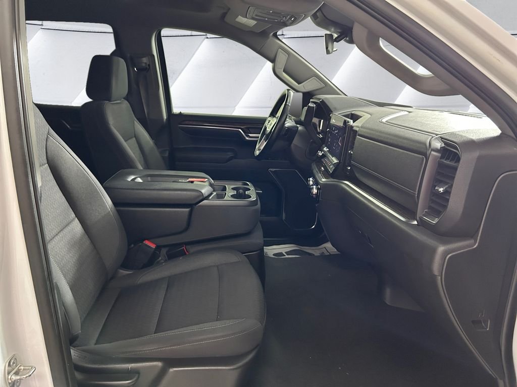 Used 2023 White GMC Elevation image 13