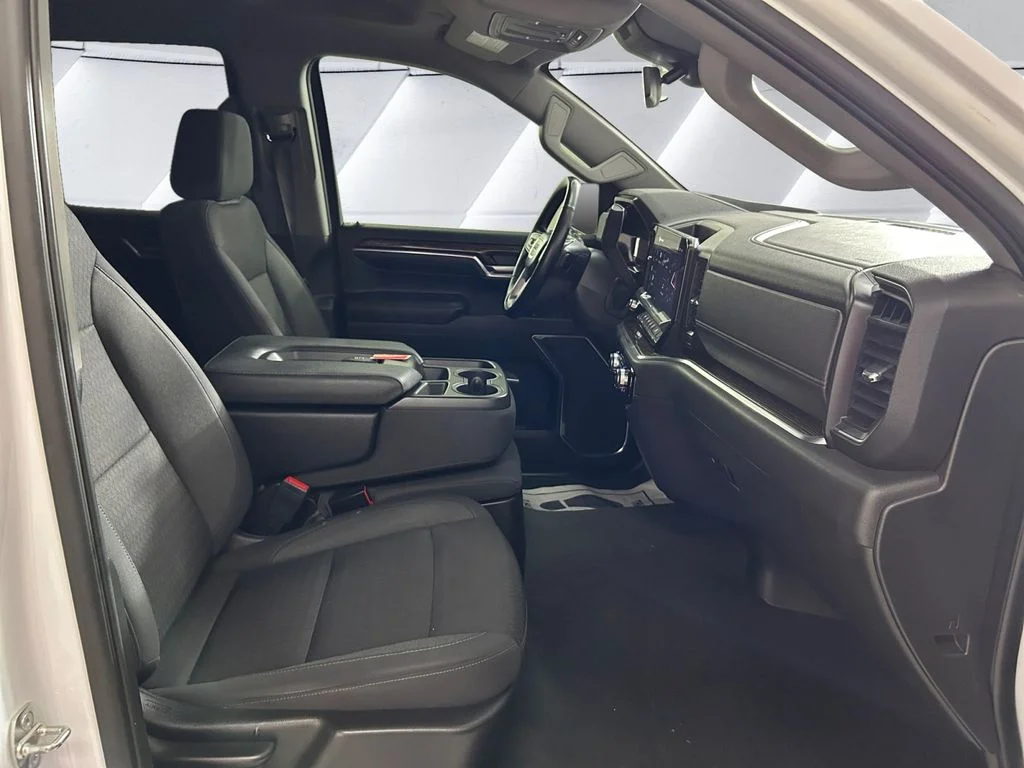Used 2023 White GMC Elevation image 13