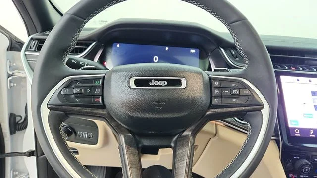 Used 2023 White Jeep Limited image 22