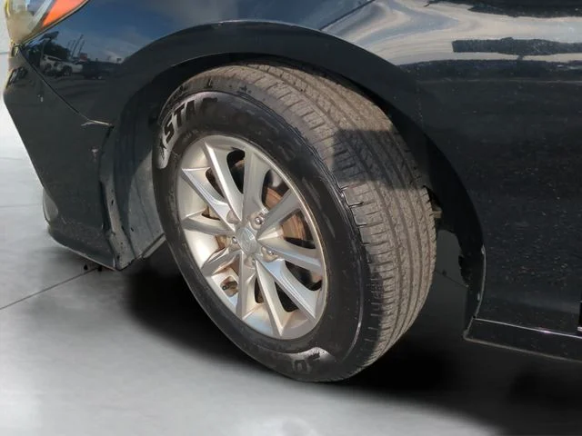 Used 2019 Black Hyundai SE image 34