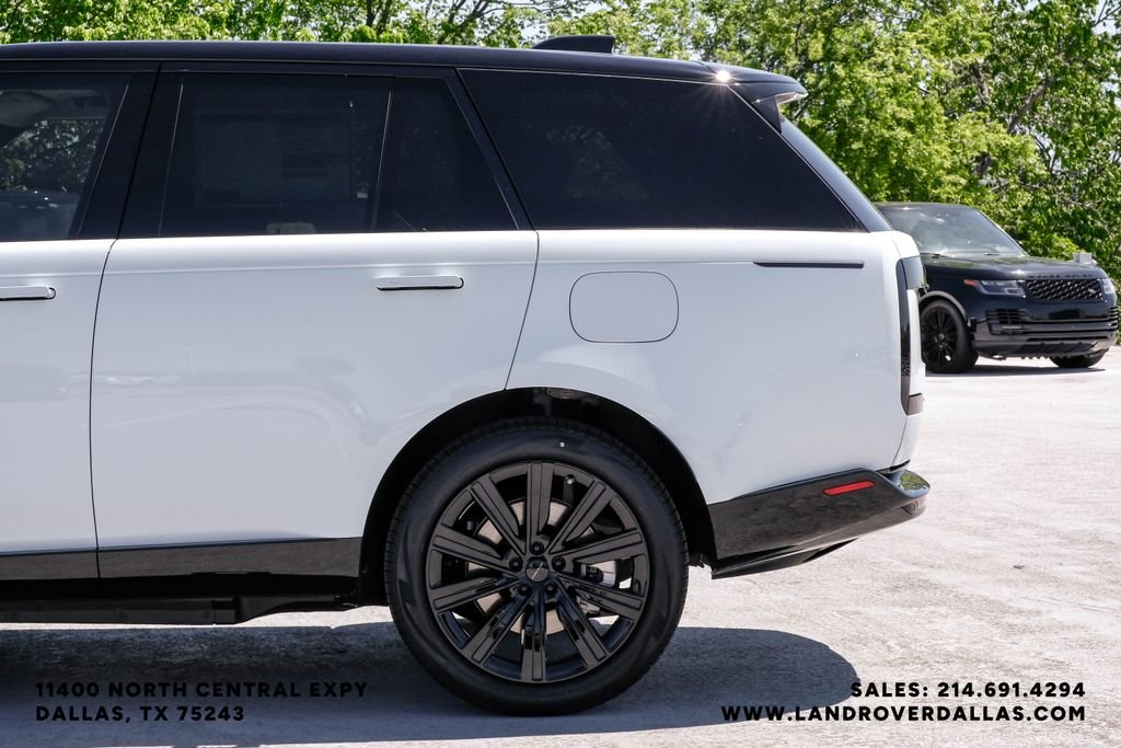 New 2026 Fuji White Land Rover SE image 13