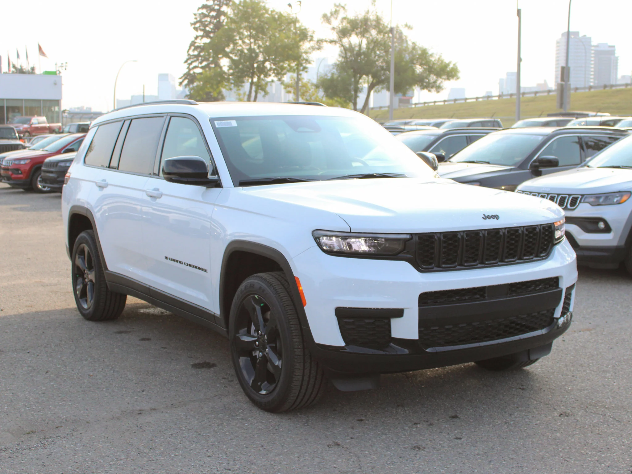 New 2025 White Jeep Altitude* 4x4, Sunroof, Heated Leather, Remote Start image 5