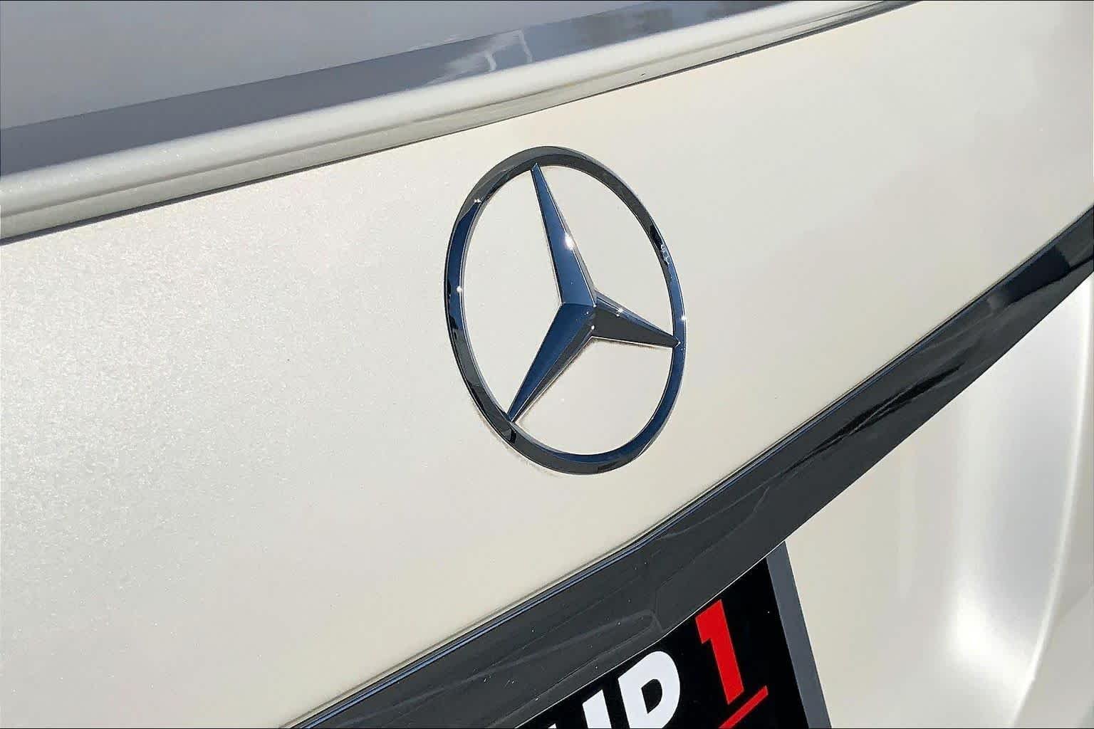 Used 2016 designo Diamond White Metallic Mercedes-Benz E 400 image 10