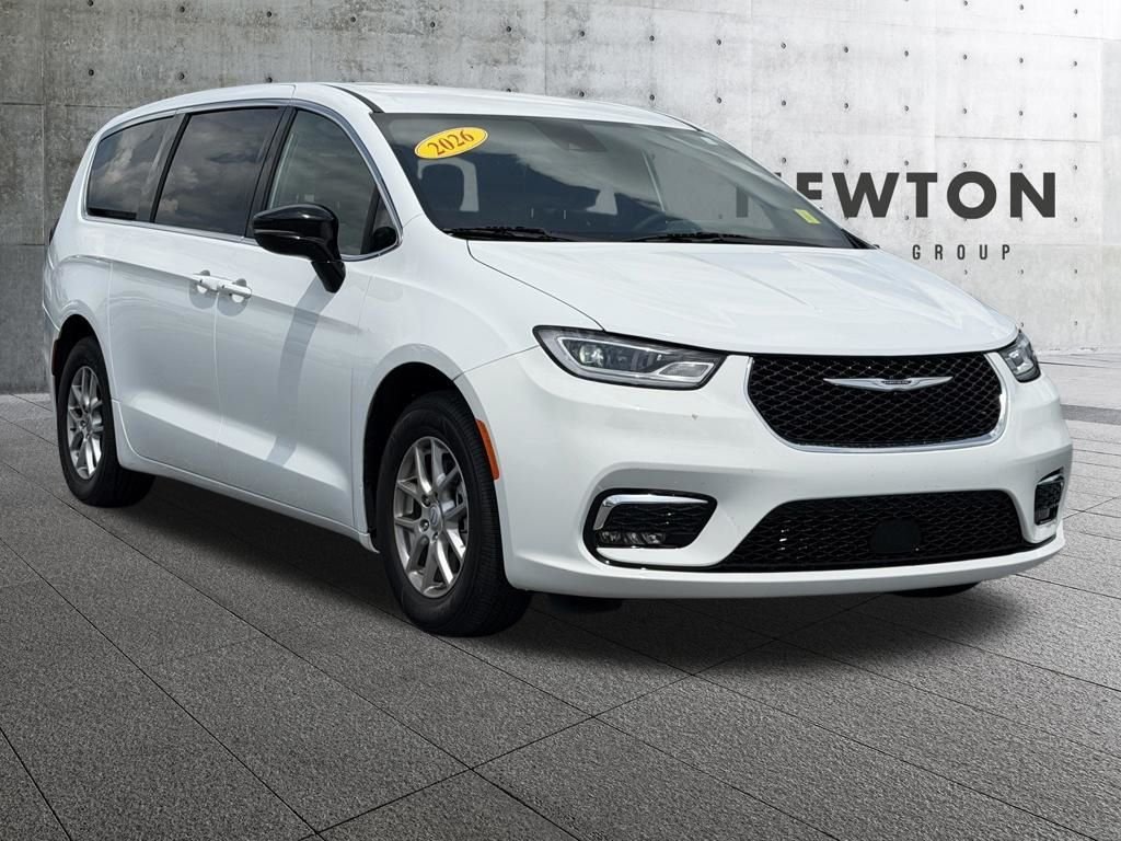 2026 Chrysler Pacifica Select's photo