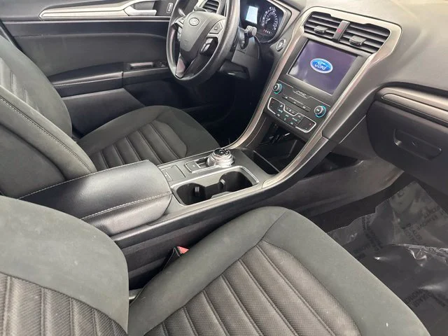 Used 2019 Gray Ford SE image 28