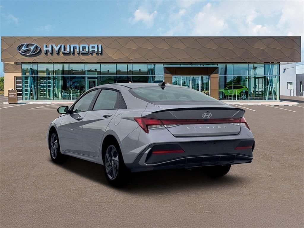 Used 2026 Silver Hyundai SEL Sport image 5