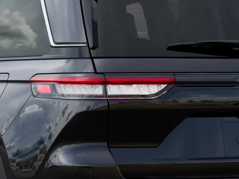 New 2026 Diamond Black Crystal Pearl-Coat Exterior Paint Jeep Laredo X image 9