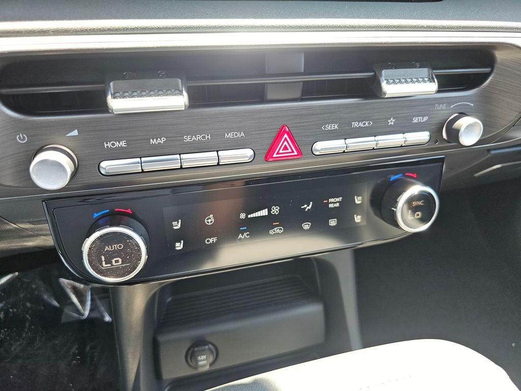New 2026 White Hyundai SEL Premium image 32