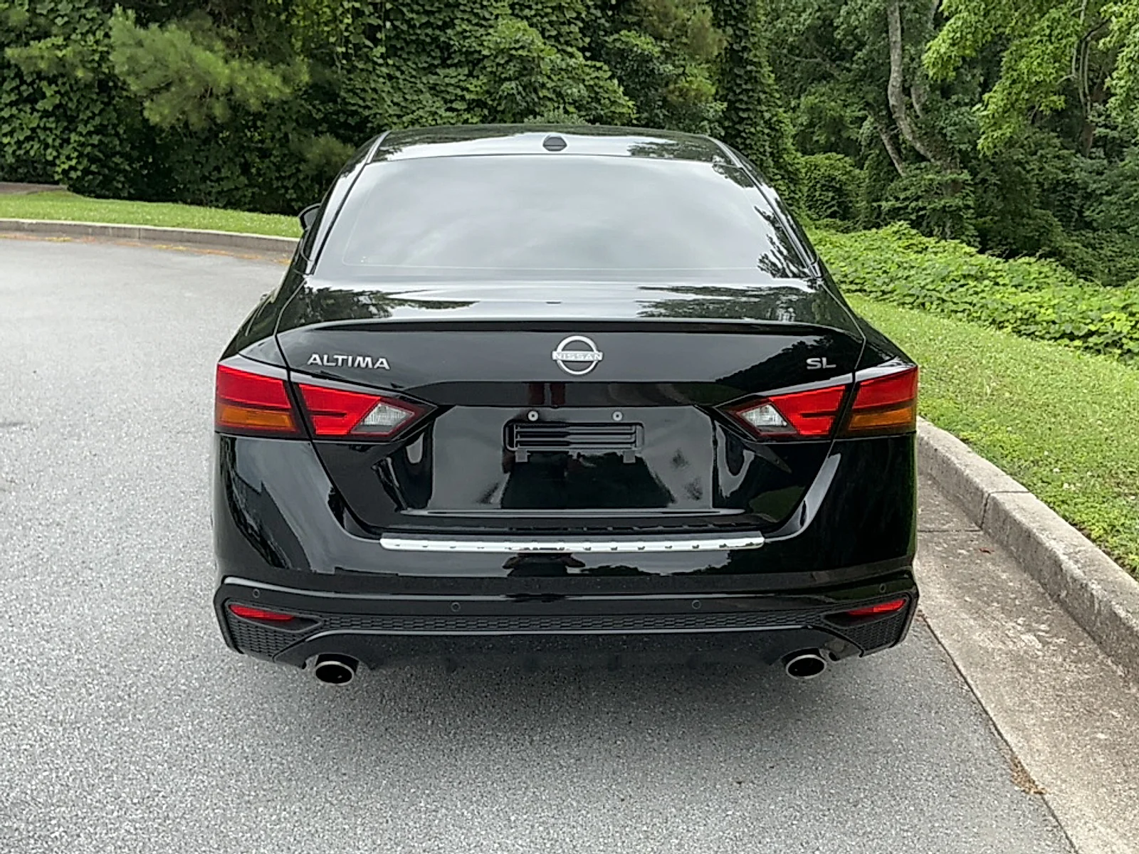 Used 2023 Super Black Nissan SL FWD image 16