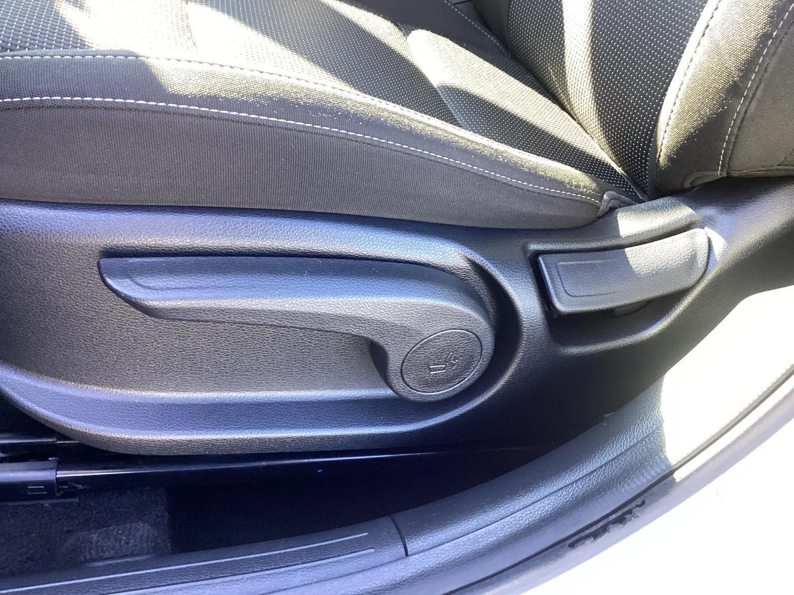 Used 2020 Silky Silver Kia LXS image 15