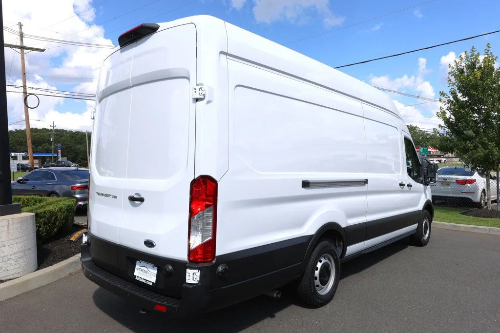 Used 2024 Oxford White Ford T-350 148