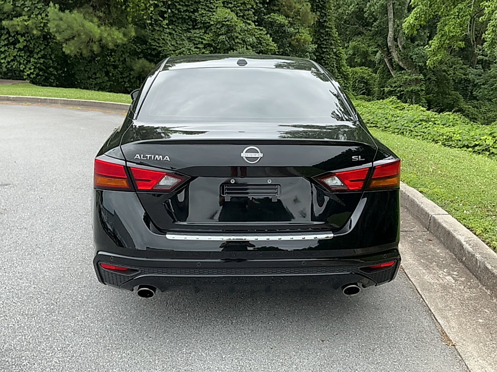 Used 2023 Super Black Nissan SL FWD image 16