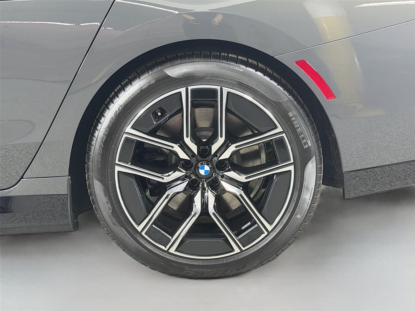 New 2026 Dravit Grey Metallic BMW 750e xDrive image 57
