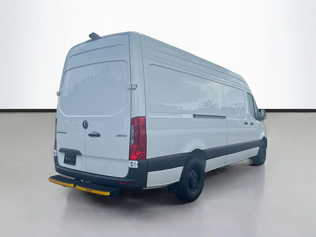 Used 2026 WHITE Mercedes-Benz Cargo Van image 4